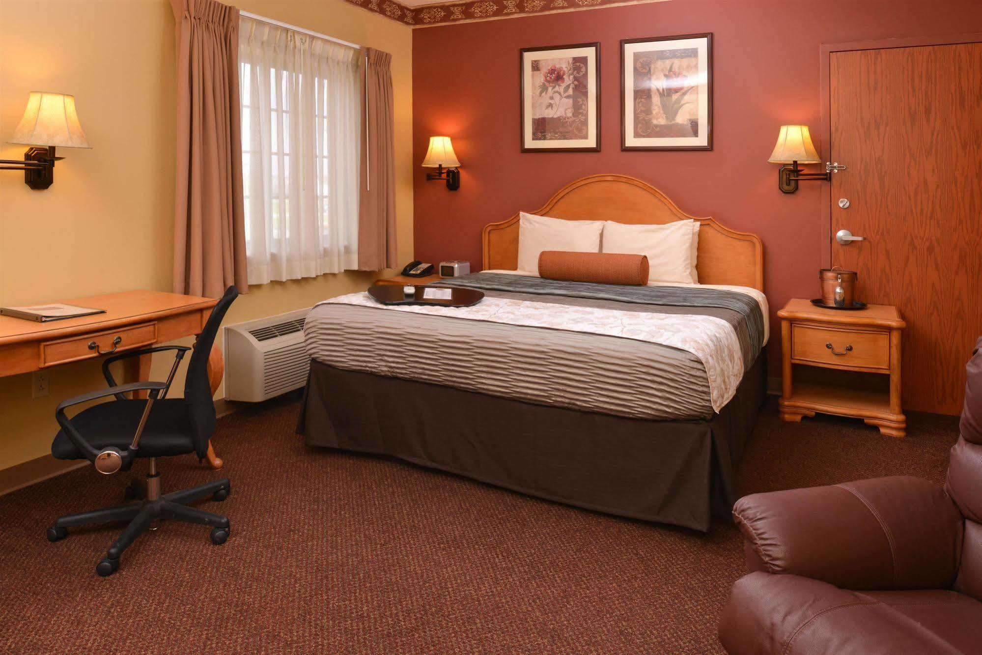 Hotel Country Hearth & 3*