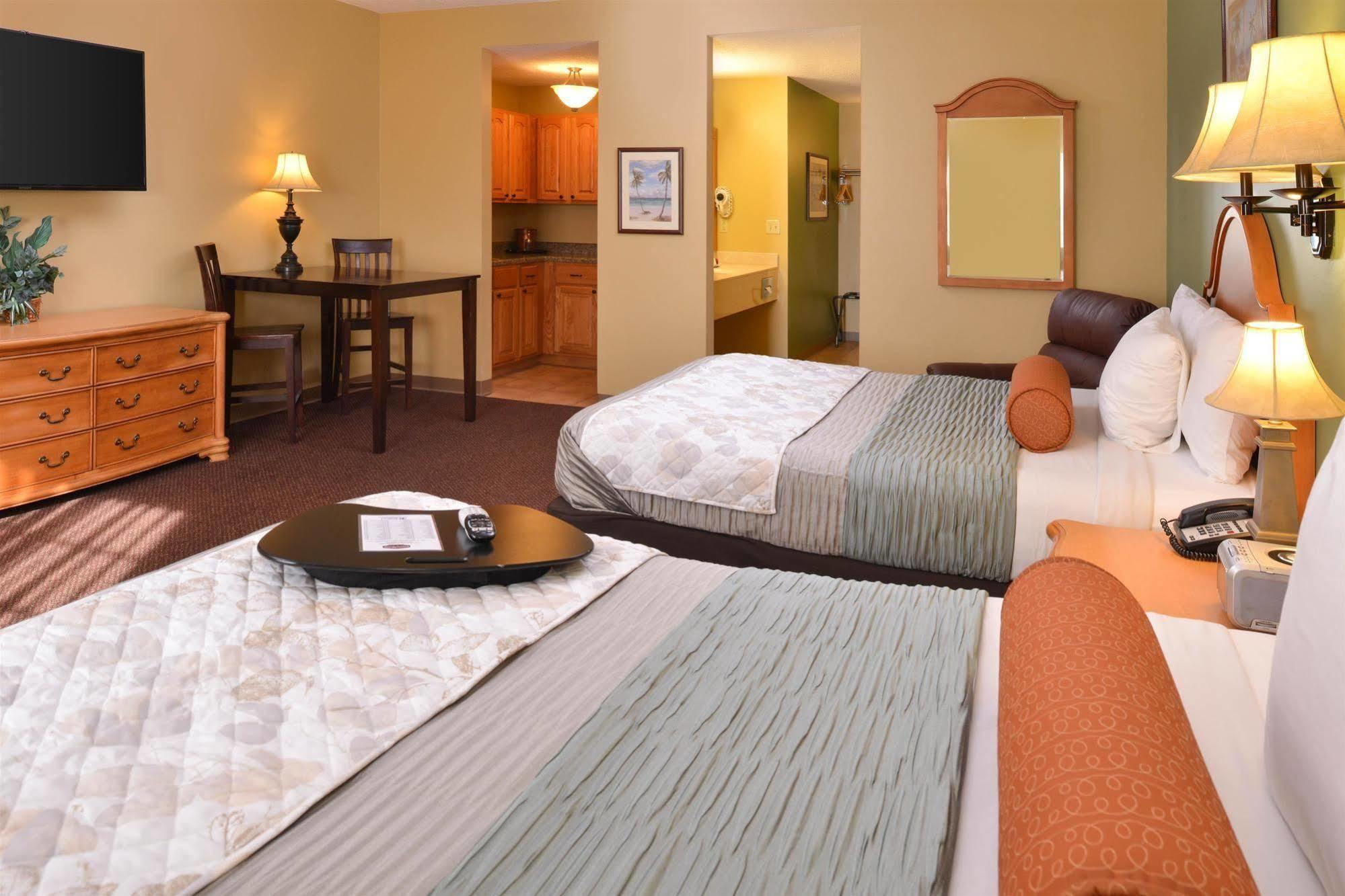 Country Hearth & 3* Edwardsville